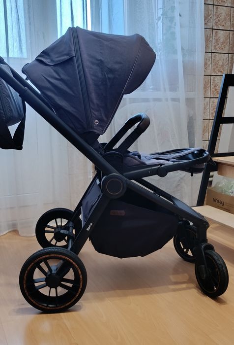 Прогулянкова коляска Carrello Epica з реверсивним блоком