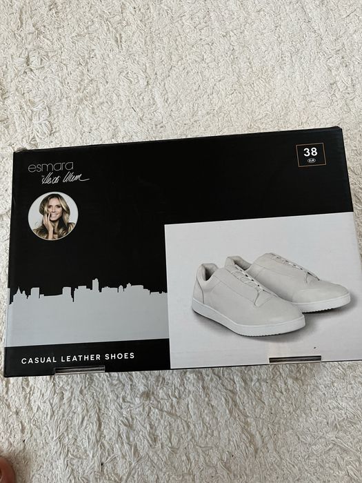 Жіночі шкіряні кросівки