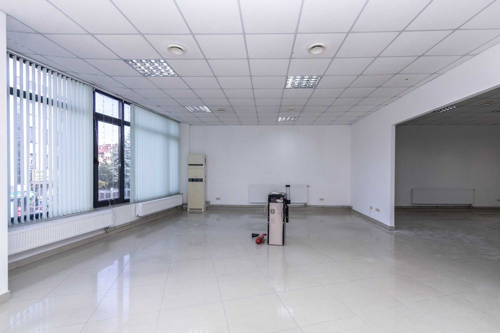 Офісний простір 1080 м² у центрі Івано-Франківська | ТЦ «Бельведер» - More
