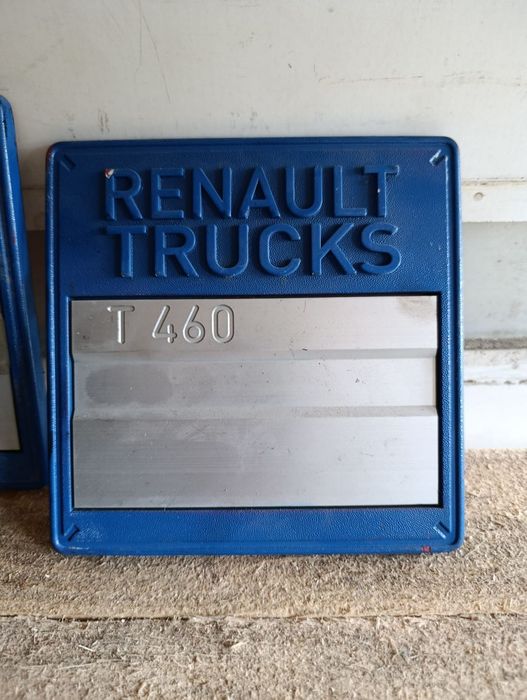 EMBLEMAT PRAWY LUB LEWY ZNACZEK LOGO KABINY RENAULT GAMA T 460