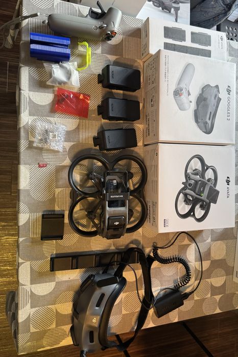 DJI Avata i DJI FPV komplet z goglami i pilotami