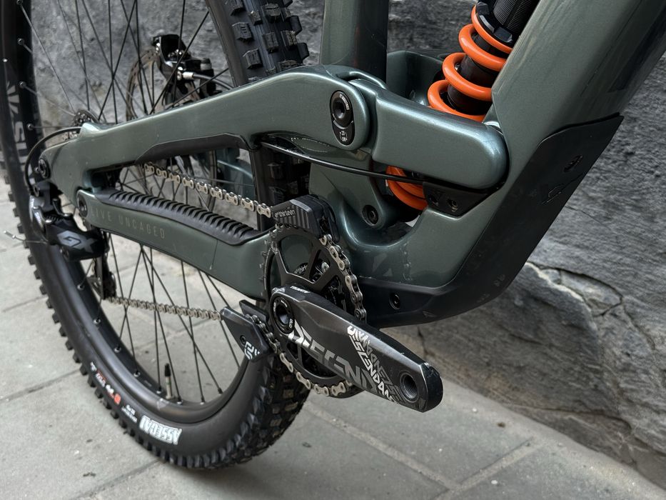 YT Tues 2024 29’ fox40 dhx sram code slv gx carbon