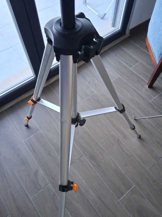 Tripés Unomat SVA 44 e Swallow, cabeças oscilantes e rotação de 360º