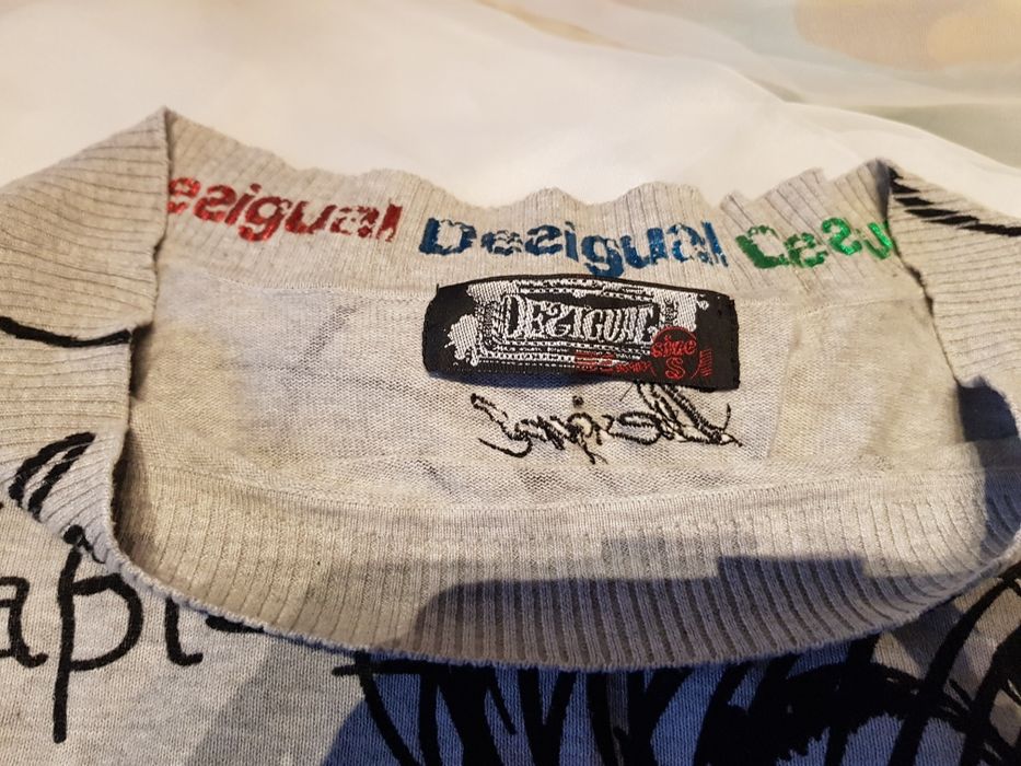 Desigual- szary, modne długie rękawy, nietuzinkowy wzór