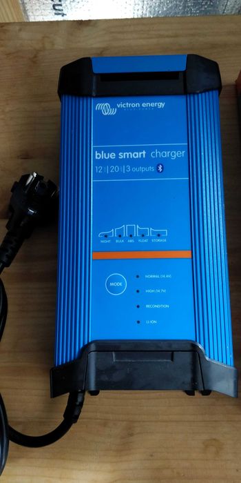 Carregador bateria Blue Smart Victron 12v 15/20/30A  24v 8/12/16A