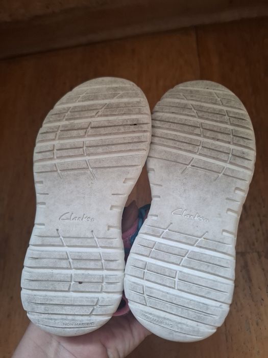 Босоножки Clarks на девочку разм.26 по стельке 16.5 см