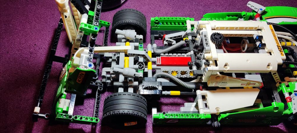 LEGO Technic superszybka wyscigówka 42039