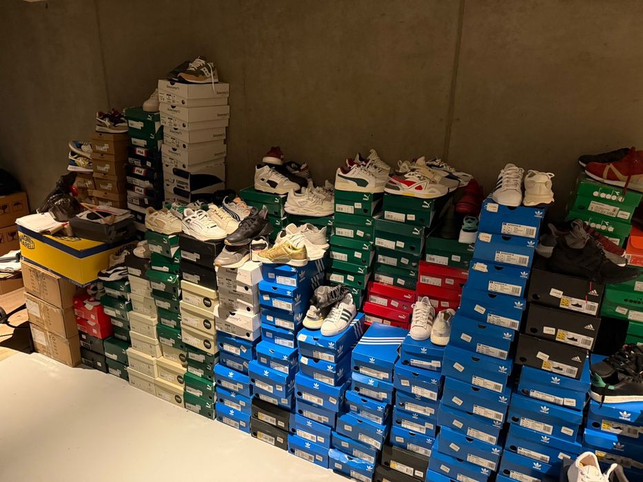 Lote de 1500 pares, com modelos atuais, marcas de topo. Original