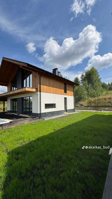 Власний котедж в Карпатах з басейном  та ремонтом, 5 сот. ділянка.