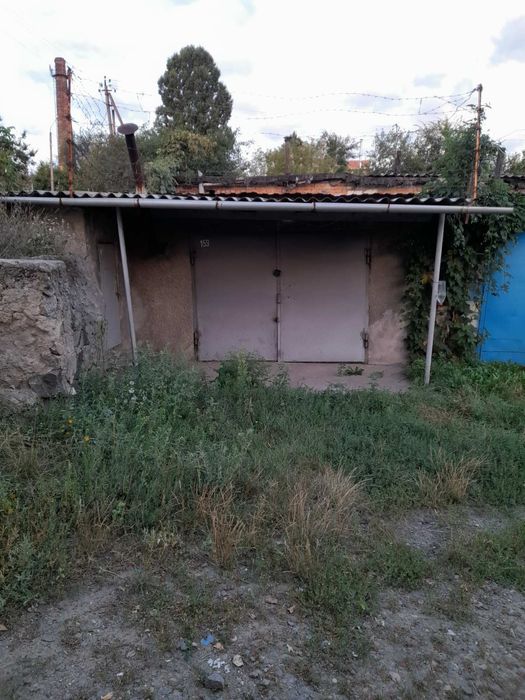 Продам гараж.коператив Москвич..первый с заезда в коператив.есть прист