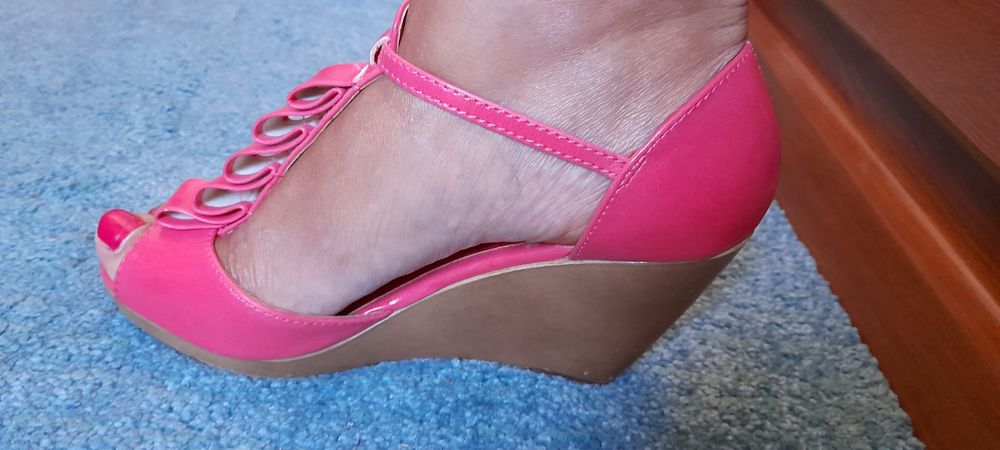 Sandália La Redoute cor fúcsia no.37