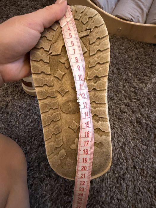 Дитячі угі на дівчинку