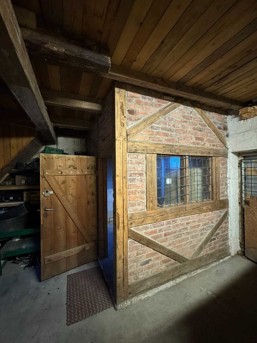 Wyjątkowy teren po stadninie – 1 ha, stajnia, idealne pod eventy