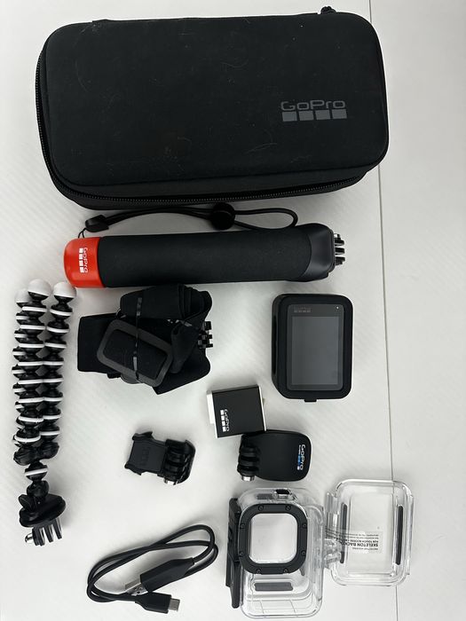 GoPro HERO 11 Black + 2 baterie + duży zestaw
