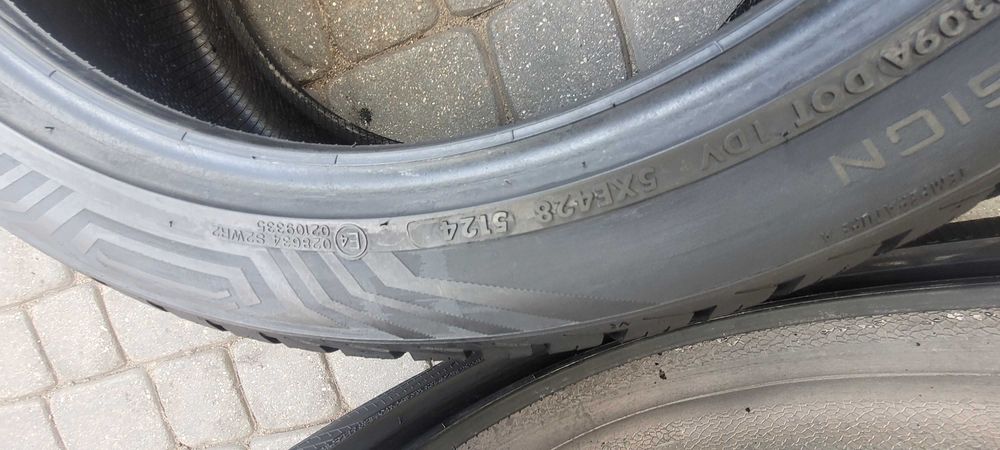 245 /40  R  20   Vredestein