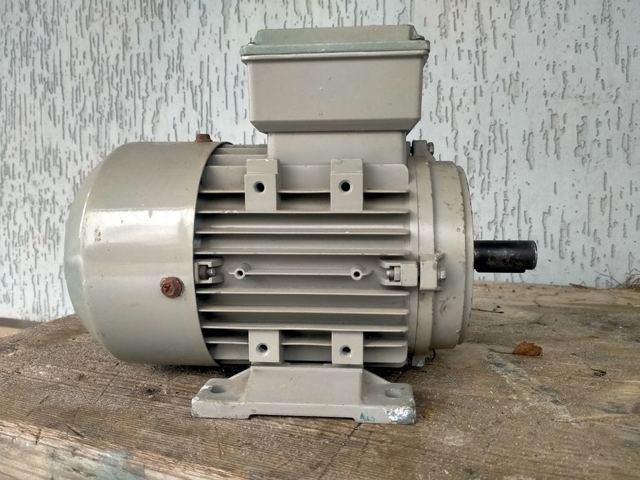 электродвигатель