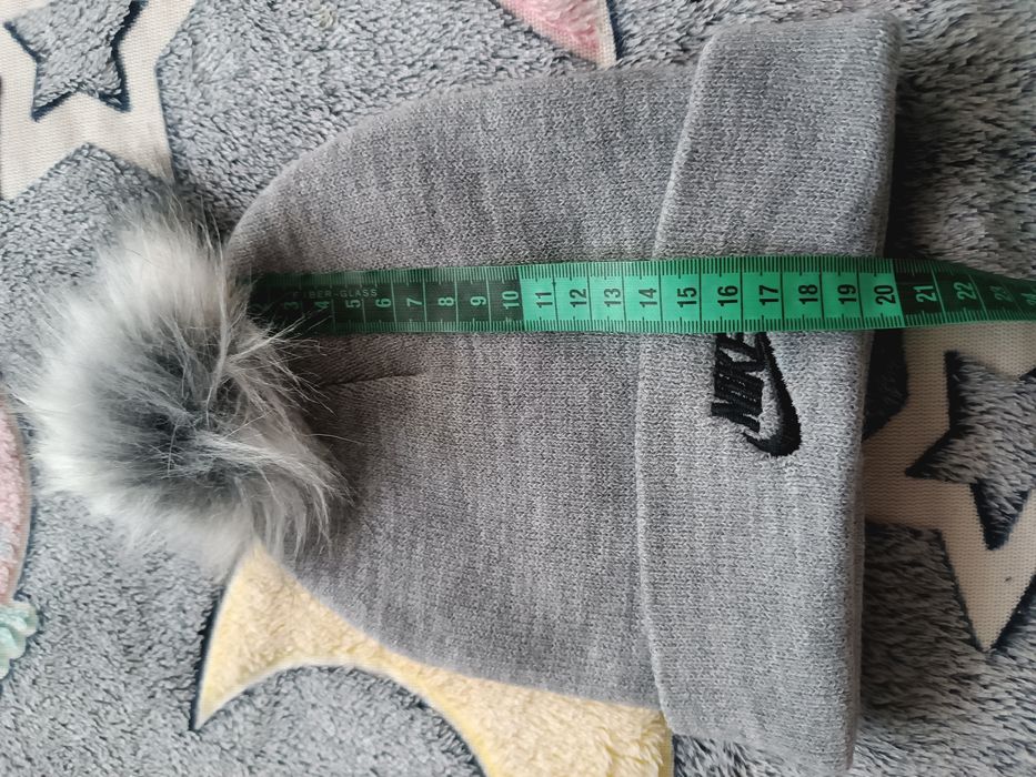Czapka zimowa szara futrzany pompon