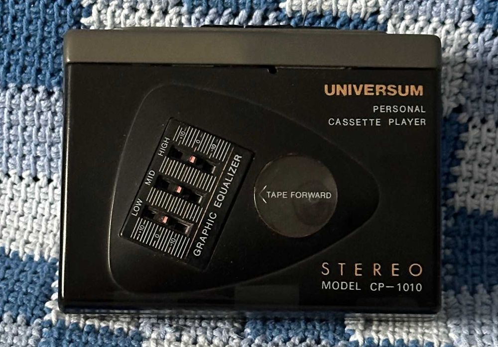Walkman stereo UNIVERSUM CP-1010 z korektorem + słuchawki + kolumny