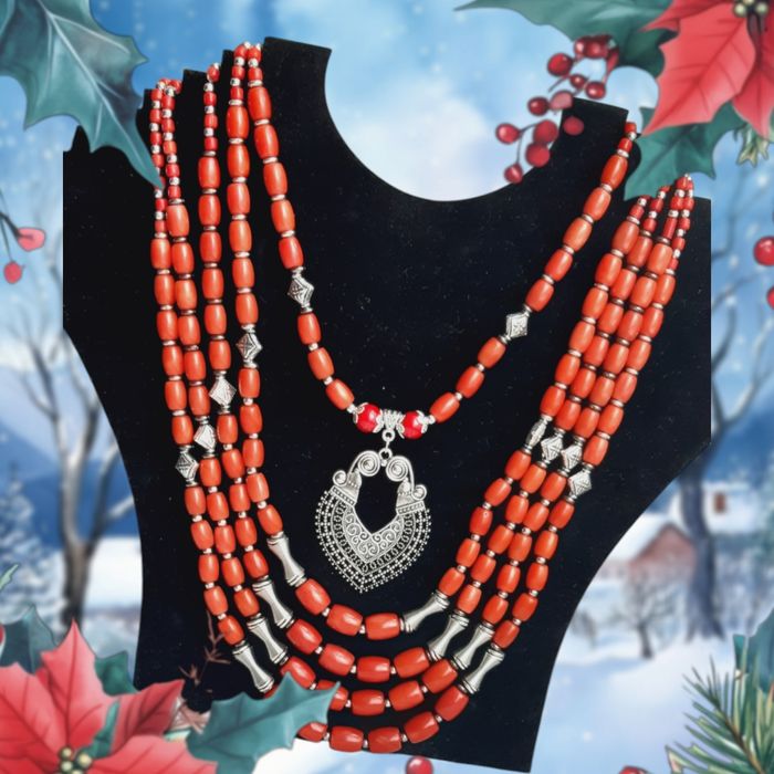 Корали з лунницею