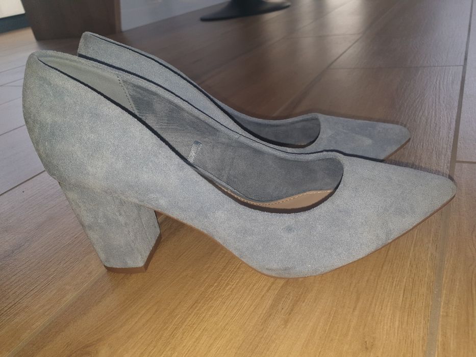Buty na obcasie grubym, czułenka 37 nowe zamszowe