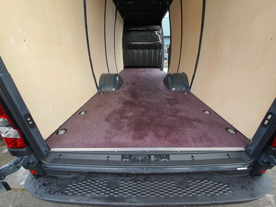 Zabudowa busa Iveco Daily 16m3, 18m3 podłoga, boki, nadkola MONTAŻ