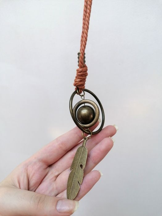 Colar de Fio com Pendente