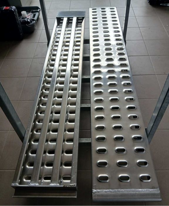 Najazdy- podjazdy 2500 x 315 x 69 mm. Ładowność 2500 kg
