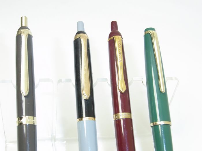 Quatro Belas Esferográficas Alemãs e outras