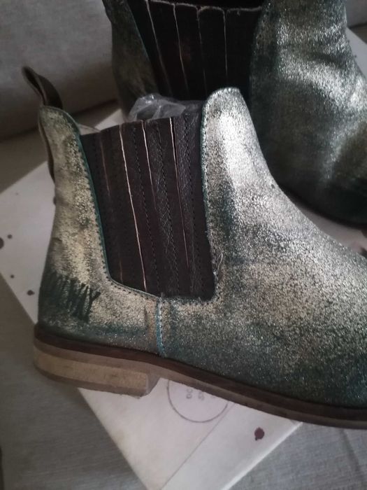 Botins dourados rasos da Coolway