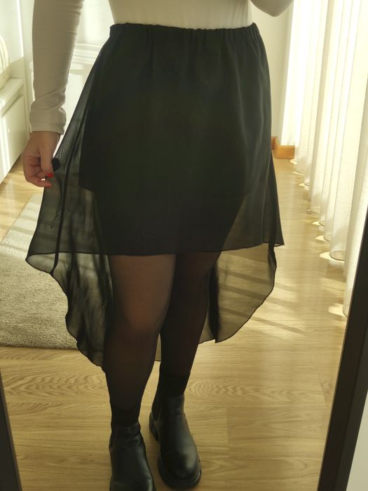Saia preta assimétrica