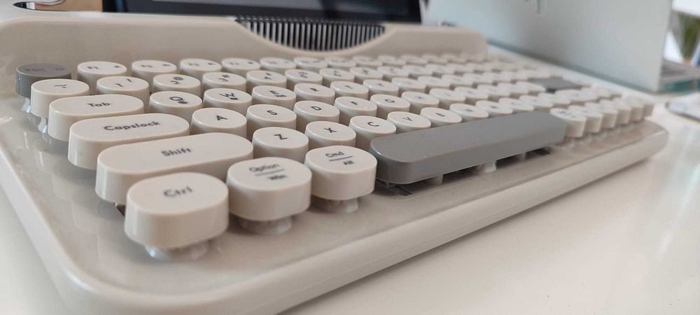 Teclado fofo estilo retrô Bluetooth (novo)