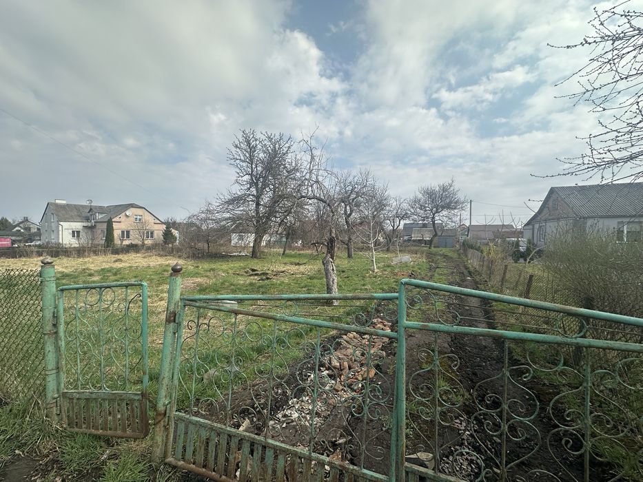Продам ділянку під будівництво . м. Рівне Басів кут