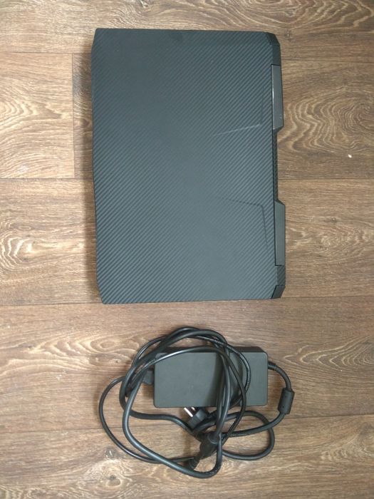 Clevo P 775DM3-G під відновлення.