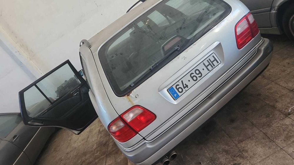 Carro Mercedes E4200 V8