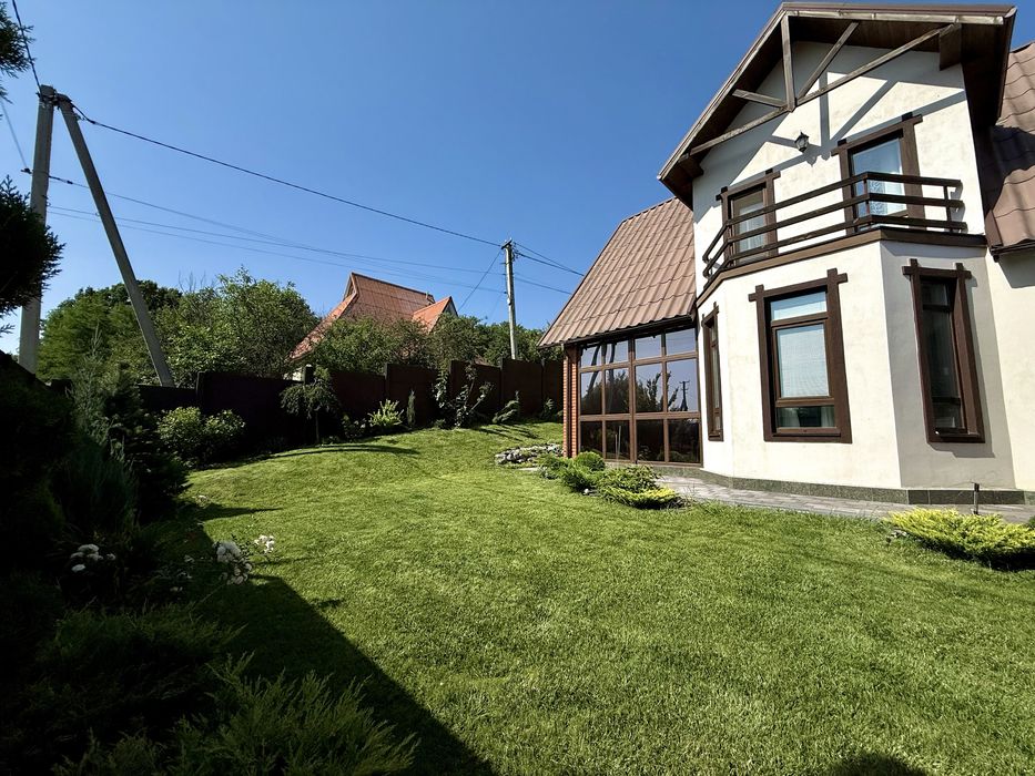 Гаряча пропозиція. Двоповерховий будинок в місті. Ремонт