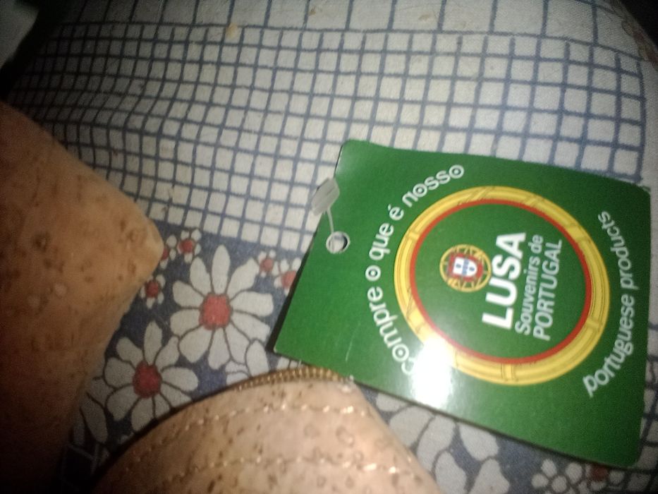 Duas bolsas pequenas com etiqueta
