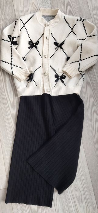 Шерстяной костюм на девочку 4-5 лет