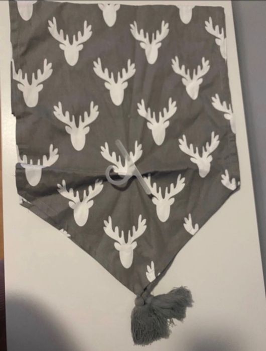 Nowy szary bieżnik obrus świąteczny w renifery 40x160 cm