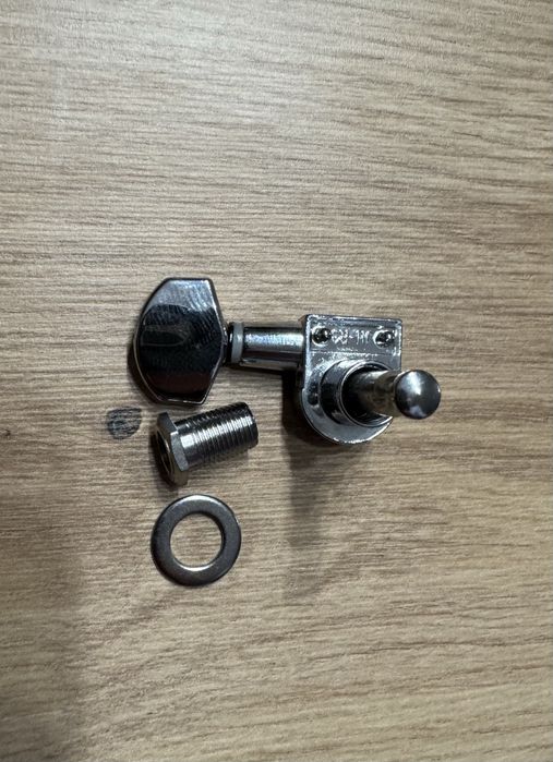 Tuning Machines Fender64738261641730122