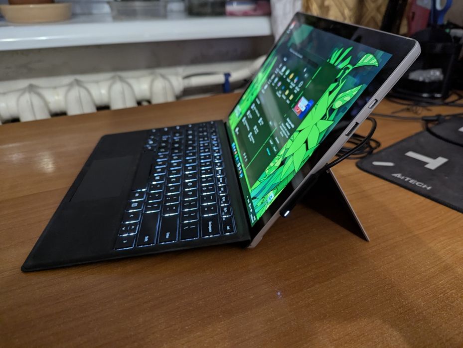 Microsoft Surface Pro 6 i5 8/256Gb ультрабук-планшет повний комплект