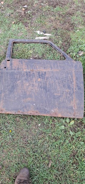 Продам двери на автомобиль Газ 21. Волга.