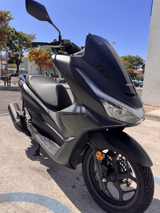 Honda PCX 2025 Preta | 19.000 km | Sem Acidentes | Garantia | 3.100 €
