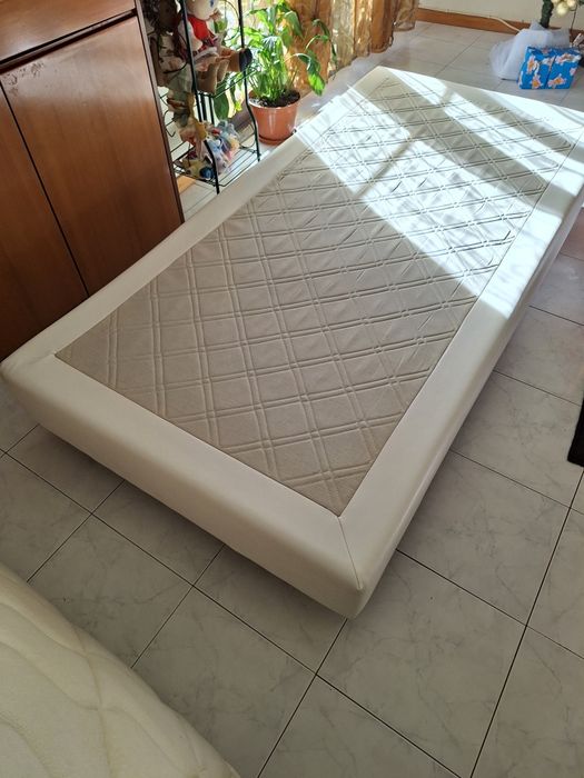 Ótimo estado 2 sommier  + 1 colchão