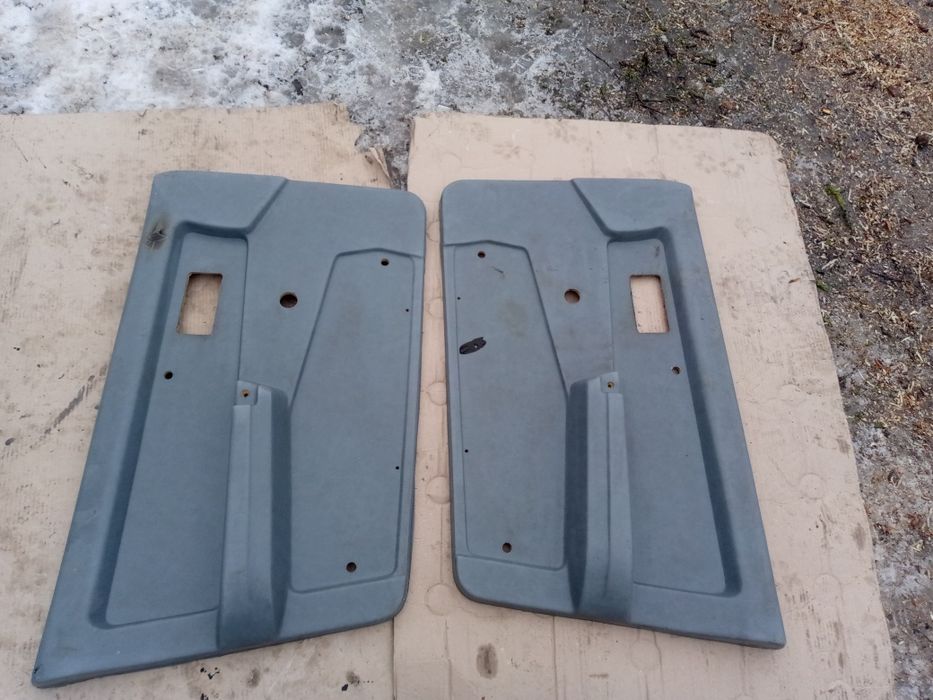 Продам обшивки на дверки  ваз 2108