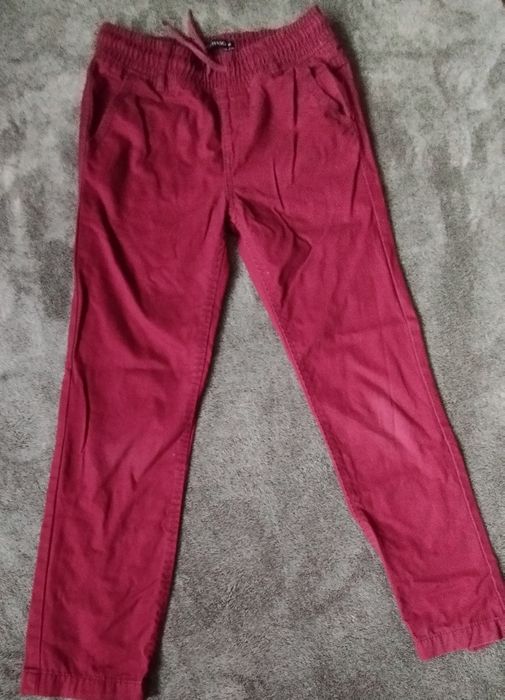 Bordowe spodnie roz. 140
