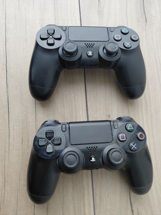 PS4 com 1TB + 2 comandos