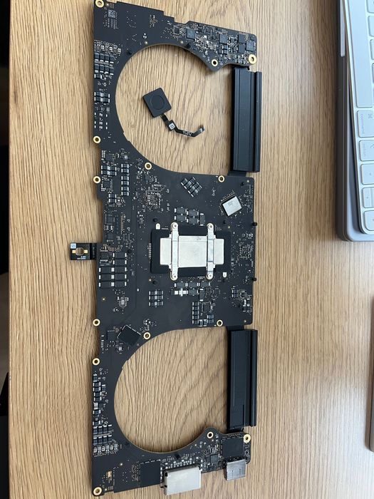MacBook Pro 16’ 2021 A2485/ M1 Pro/32/512Gb материнська плата