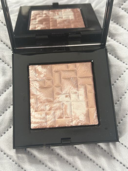 Bobbi Brown puder rozświetlający