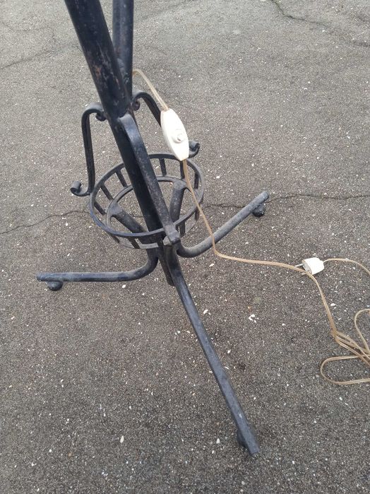 Candeeiro de pé alto, antiguidade