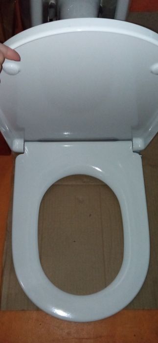 Sanita Suspensa ROCA Rimless, c/ tampo queda amortecida